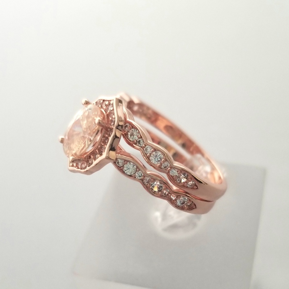 HOST PICK!!! 💗 Antique Style Rose Gold Ring Set - Picture 2 of 7